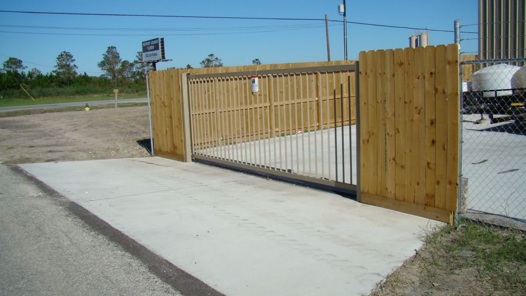Automatic Gate & Wood Fence